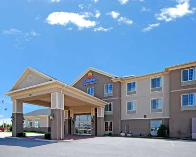 Comfort Inn & Suites Madison North — guest room