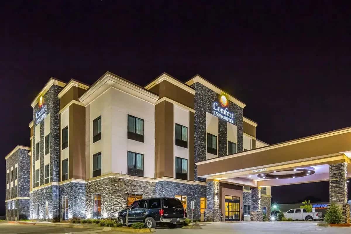 In-room hot tub at Comfort Inn & Suites Moore – Oklahoma City in Moore, OK