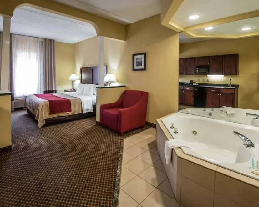 In-room hot tub at Comfort Inn & Suites Morganton in Morganton, NC