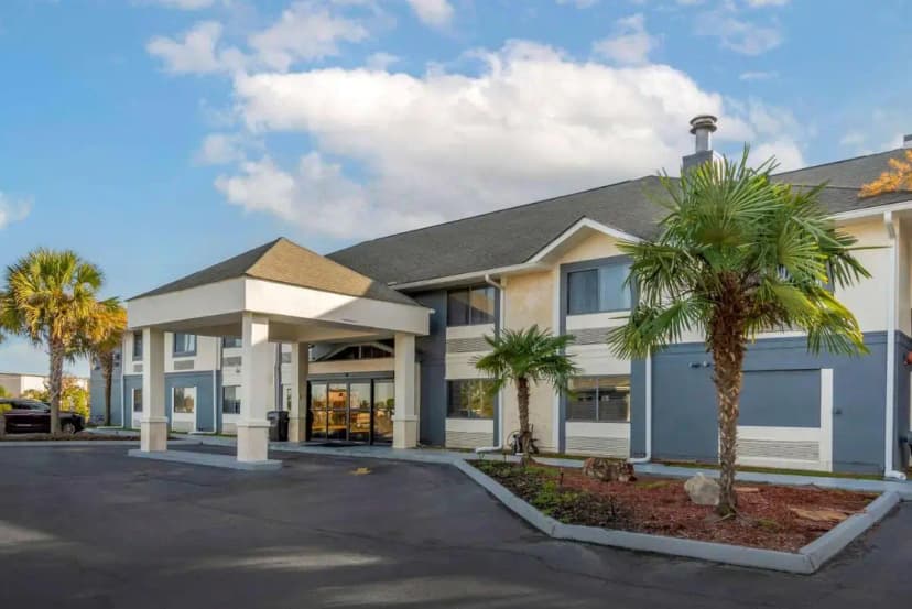 Hotels with jacuzzi in room in Warner Robins