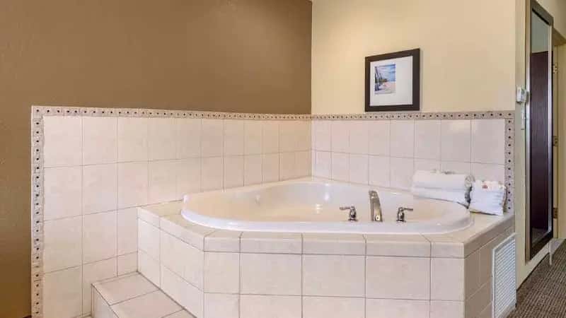 Comfort Inn & Suites Northeast – Gateway — suite