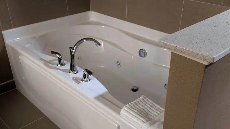 Hotels with jacuzzi in room in Schenectady