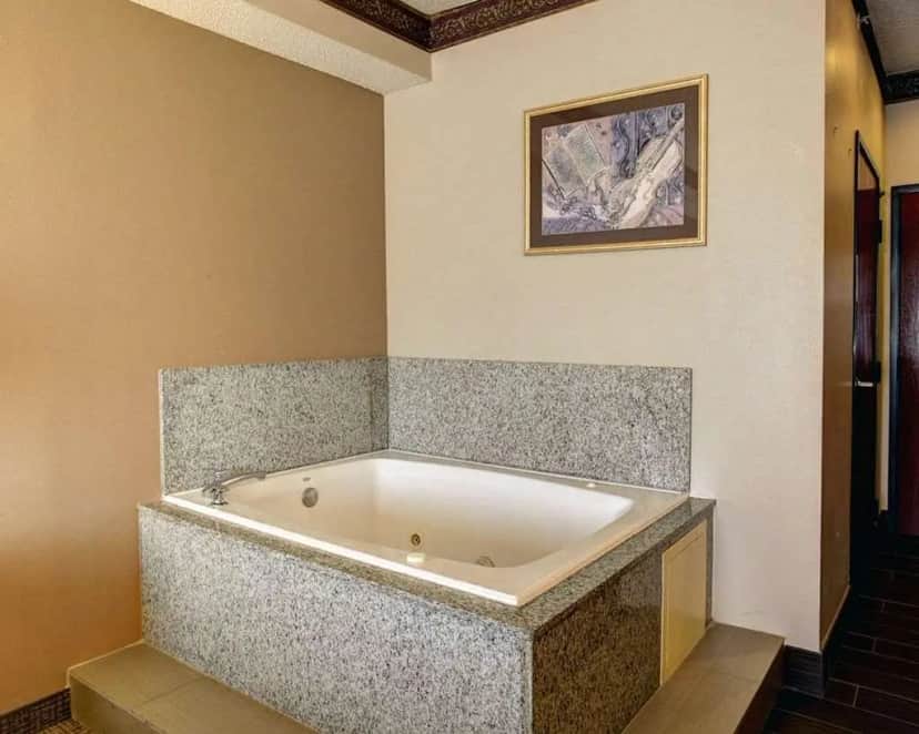 Comfort Inn & Suites Seguin hotel photo 1 in Seguin, Texas