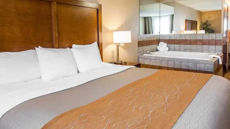 In-room hot tub at Comfort Inn & Suites Spokane Valley in Spokane Valley, WA