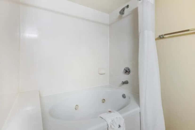 In-room hot tub at Comfort Inn & Suites Tavares North in Lady Lake, FL