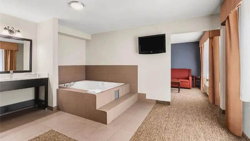 Comfort Inn & Suites Vancouver — suite