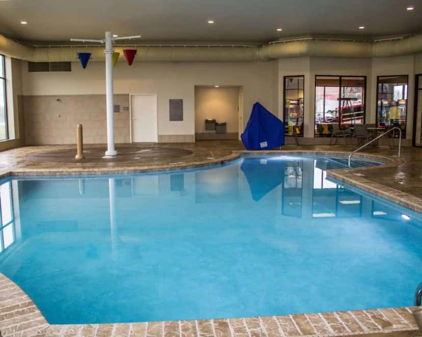 In-room jacuzzi tub at Comfort Inn & Suites Wadsworth in Wadsworth, OH
