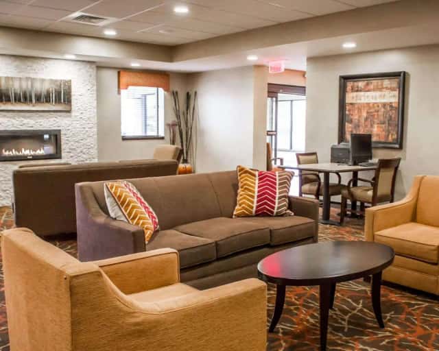 Comfort Inn & Suites Wadsworth — guest room