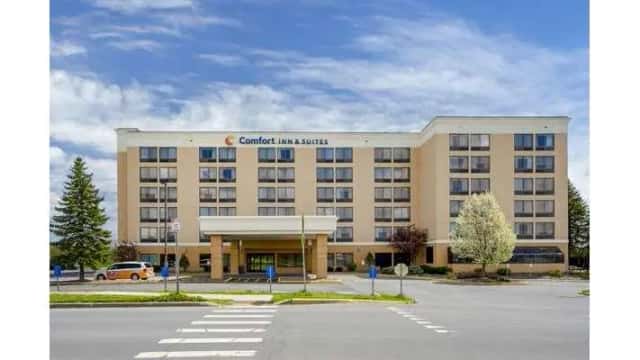 Comfort Inn & Suites Watertown 1000 Islands — guest room