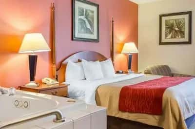 Comfort Inn & Suites — suite