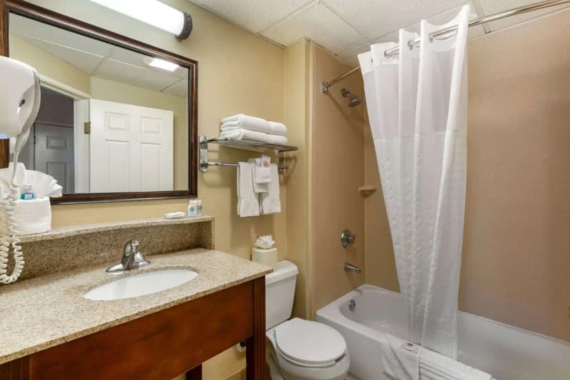 Hotels with jacuzzi in room in Auburn