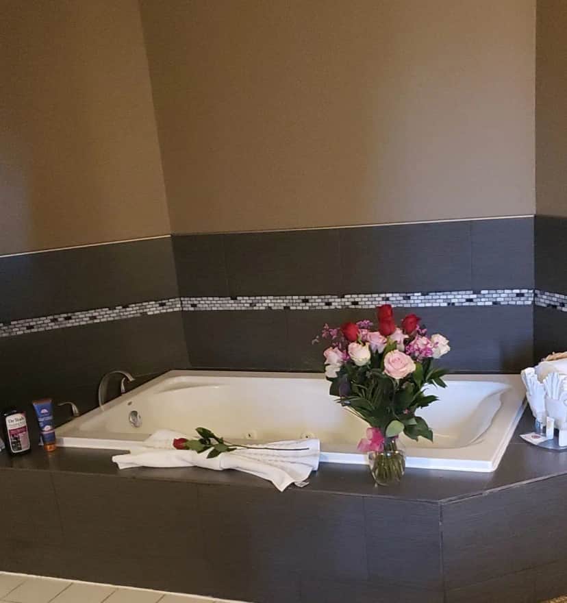 Private in-room jacuzzi at Comfort Inn Central University South