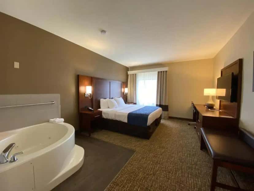 In-room hot tub at Comfort Inn East Windsor - Springfield in East Hartford, CT