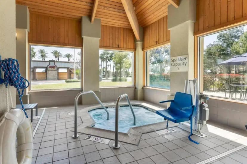 Hotels with jacuzzi in room in Fontana