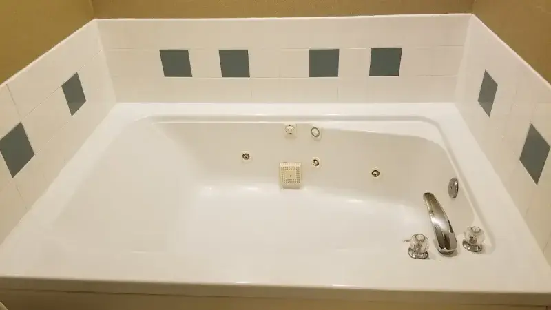 In-room hot tub at Comfort Inn Kent Seattle in Kent, WA
