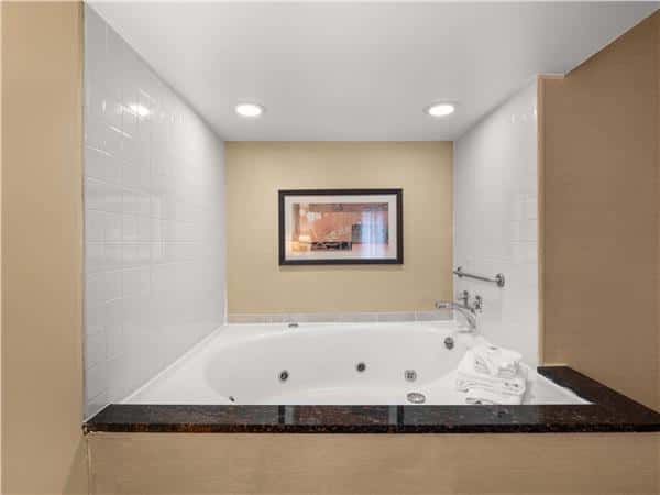 Jetted bathtub at Comfort Inn Metro Airport