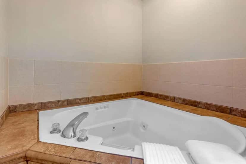 In-room hot tub at Comfort Inn Payson in Payson, AZ