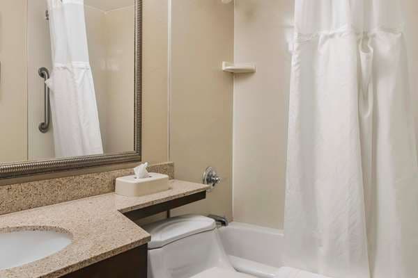 Hotels with jacuzzi in room in White Haven