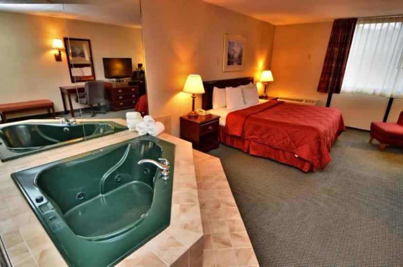 In-room hot tub at Comfort Inn – Pocono Mountains in White Haven, PA