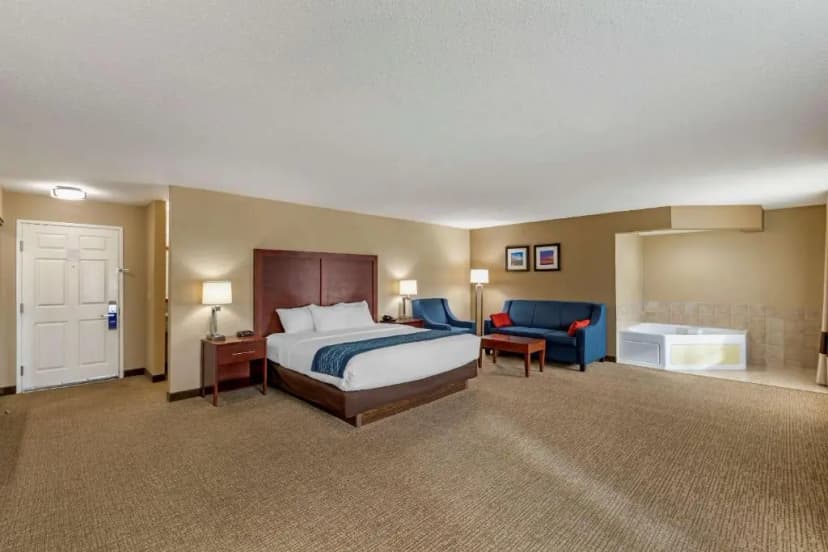 Hotels with jacuzzi in room in Jackson