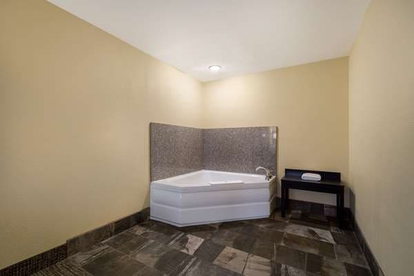 Jetted bathtub