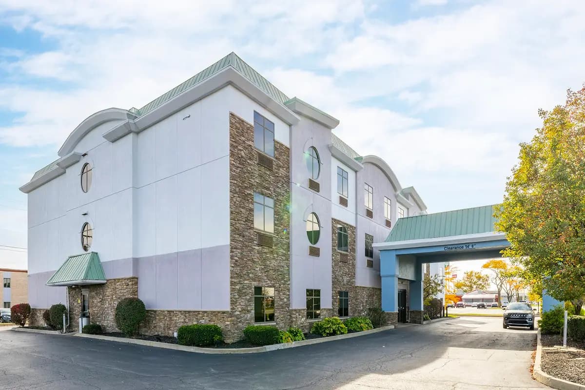 Hotels in Perrysburg with a jacuzzi in the room