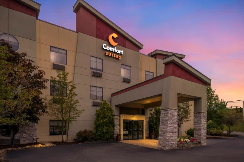 Hotels with jacuzzi in room in Monaca