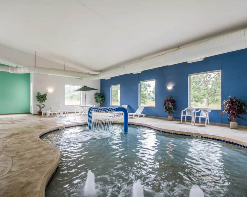 Shared indoor hot tub at Comfort Suites at Par 4 Resort