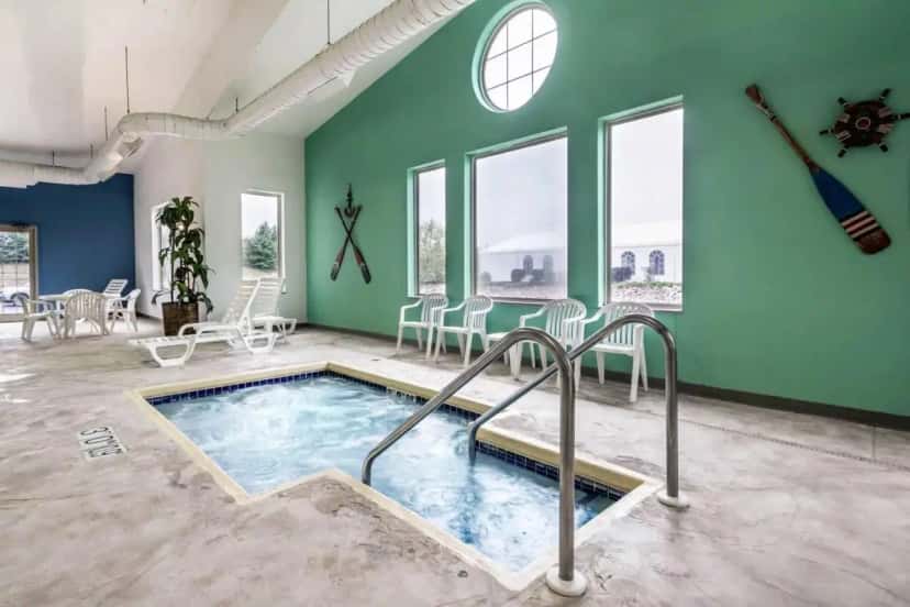 In-room hot tub at Comfort Suites at Par 4 Resort in Waupaca, WI