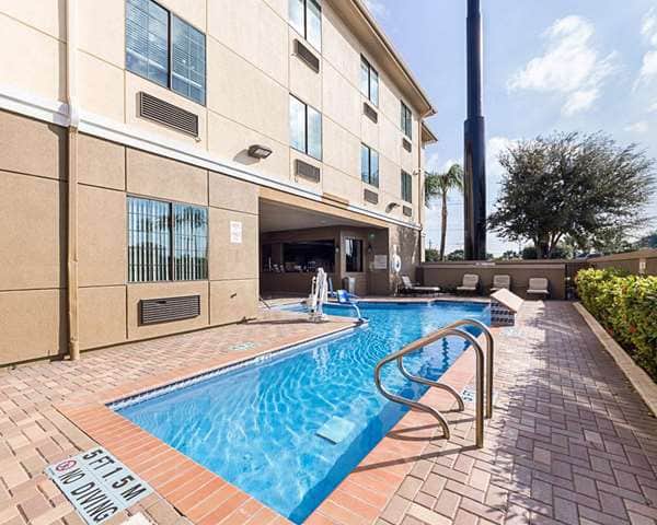 Comfort Suites At Plaza Mall — pool
