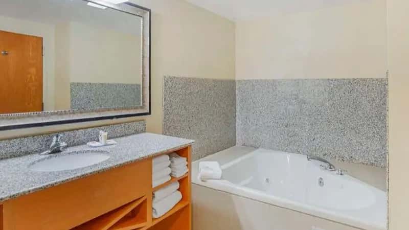In-room hot tub at Comfort Suites At Virginia Center Commons in Glen Allen, VA
