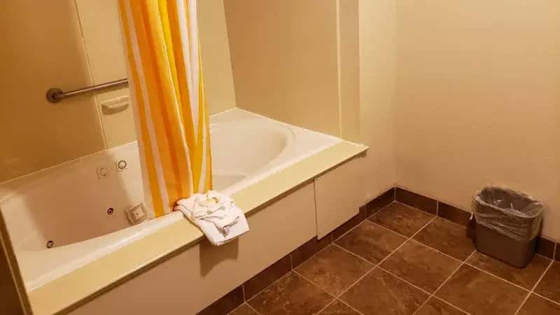 In-room hot tub at Comfort Suites Clovis in Clovis, NM