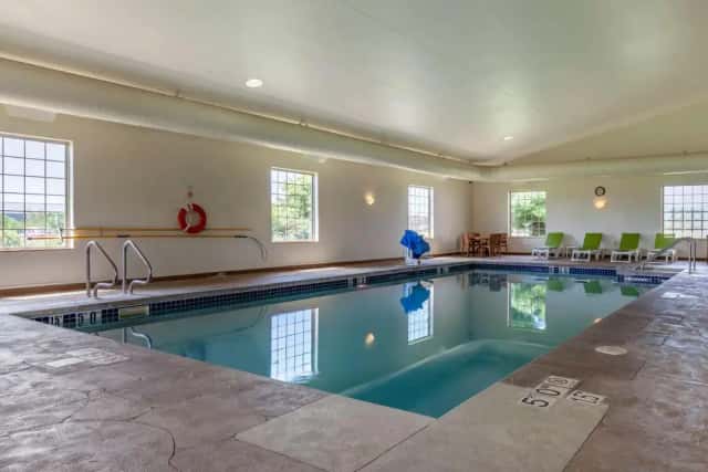 Comfort Suites Delavan - Lake Geneva Area — guest room