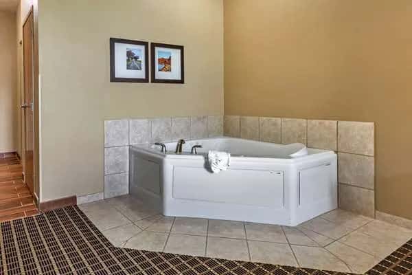 In-room hot tub at Comfort Suites Delavan - Lake Geneva Area in Delavan, WI