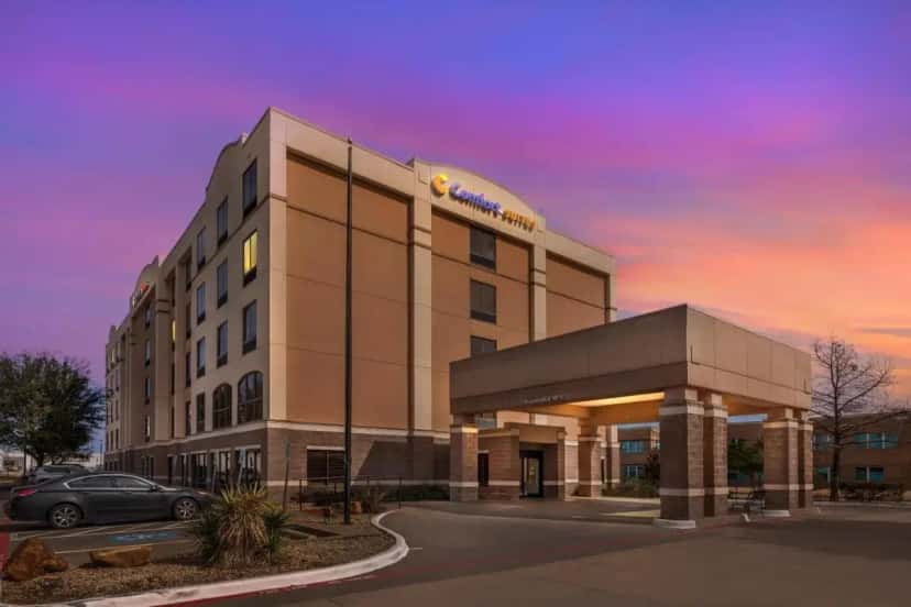 In-room hot tub at Comfort Suites DFW N/Grapevine in Grapevine, TX