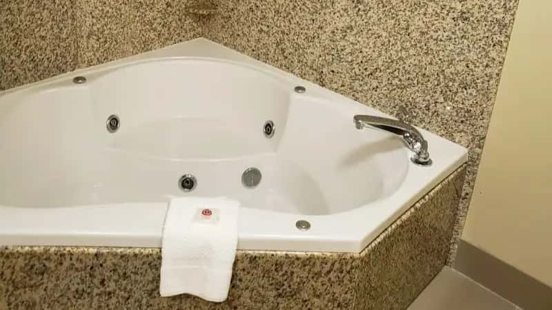 In-room hot tub at Comfort Suites DFW N/Grapevine in Grapevine, TX