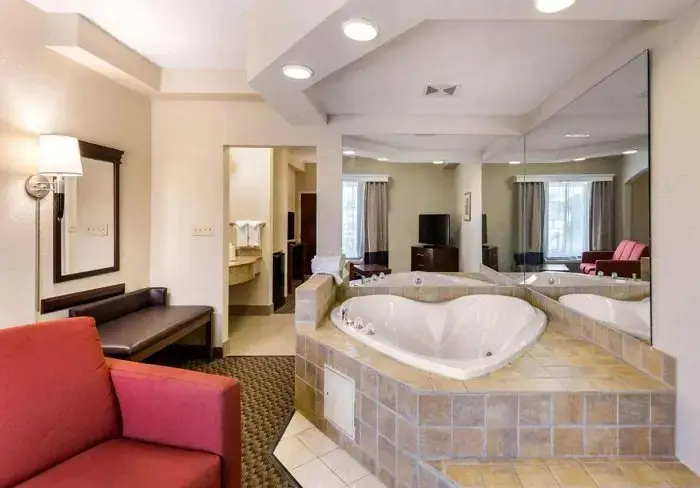 Comfort Suites Elkridge Columbia Gateway hotel photo 1 in Elkridge, Maryland