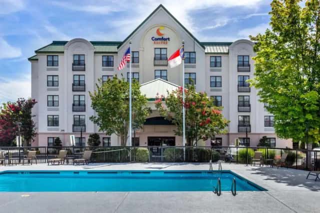 Comfort Suites Hanes Mall — guest room