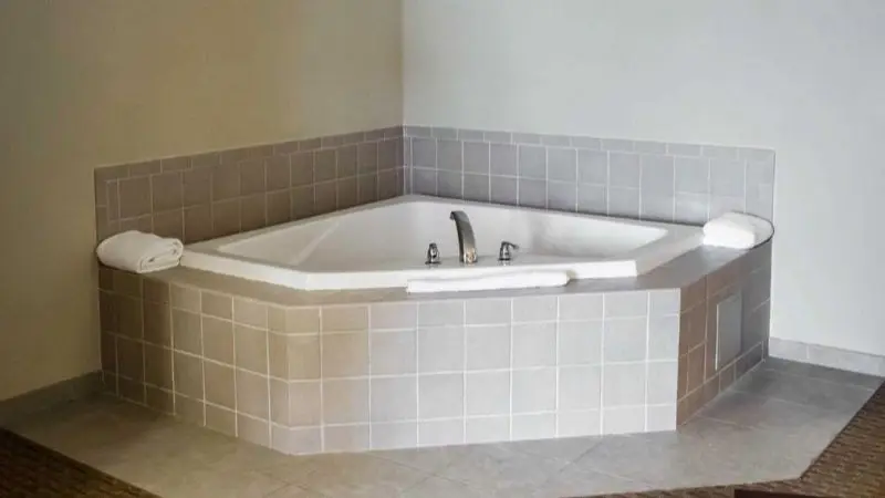 In-room hot tub at Comfort Suites Hummelstown-Hershey in Hummelstown, PA