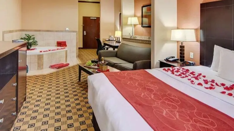 Comfort Suites Kilgore — suite