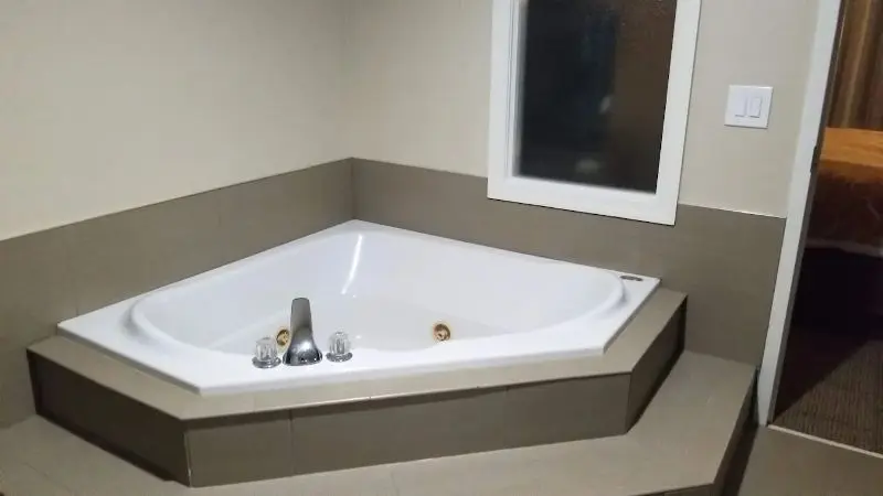 Comfort Suites Lafayette University Area — suite
