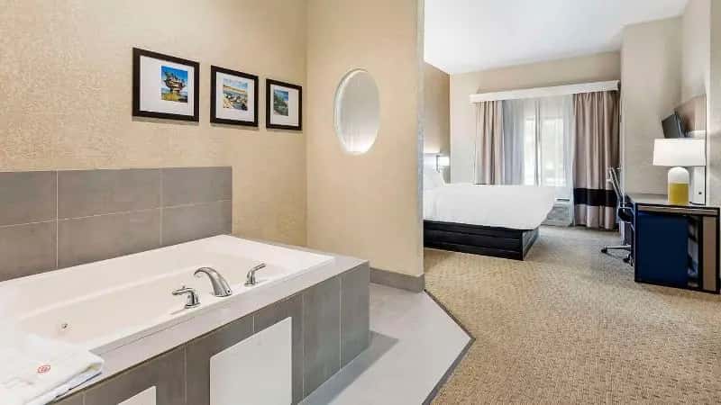 In-room hot tub at Comfort Suites Merrillville near US 30 in Merrillville, IN