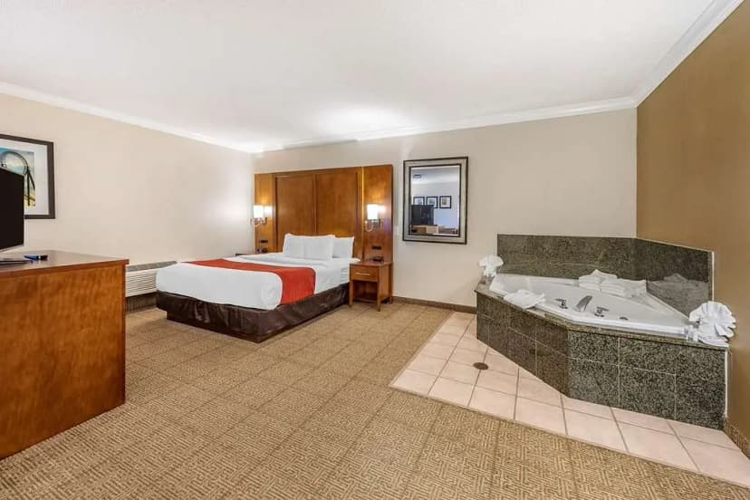 Hotels with jacuzzi in room in Stevenson Ranch