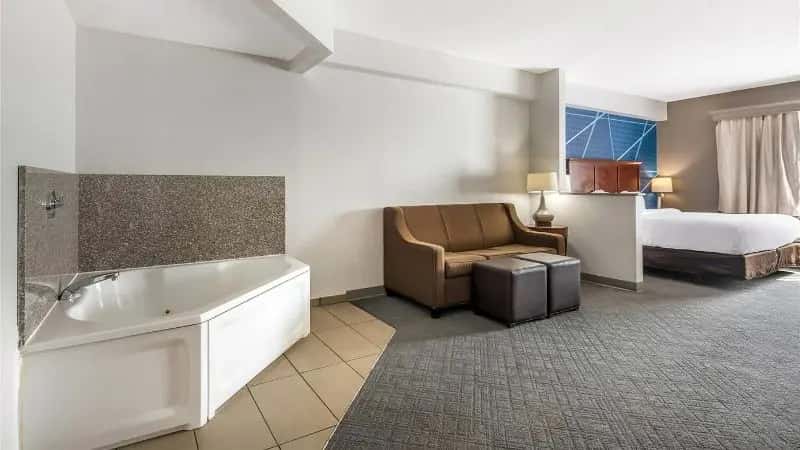 In-room hot tub at Comfort Suites Ocala North in Ocala, FL