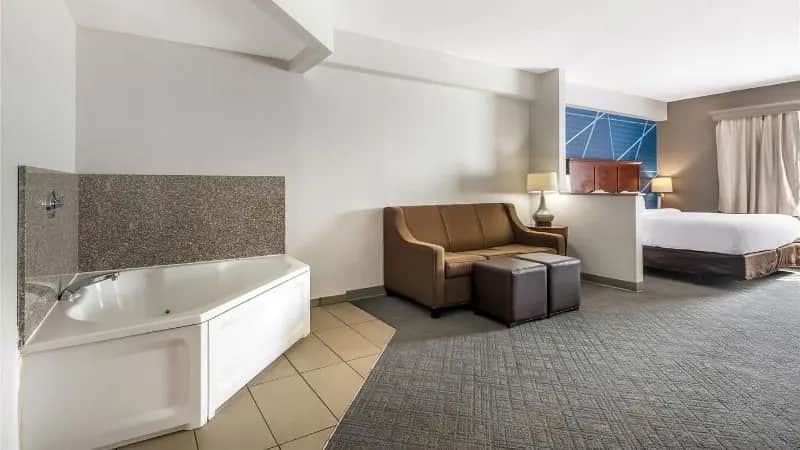 Comfort Suites Ocala North — suite