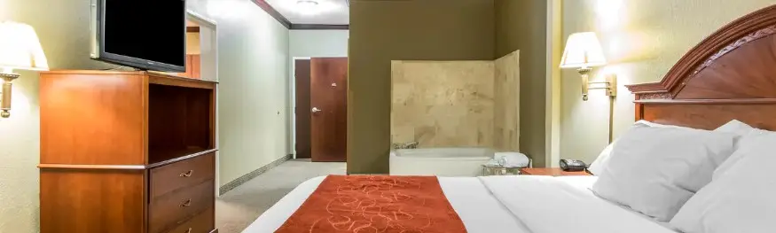 Hotels with jacuzzi in room in Owensboro