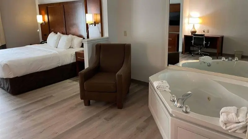 In-room hot tub at Comfort Suites Salisbury I-85 in Salisbury, NC