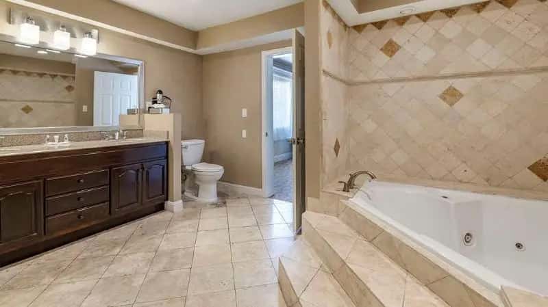 In-room hot tub at Comfort Suites San Clemente Beach in San Clemente, CA