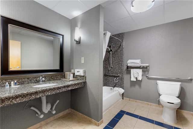 Deep soaking bathtub
