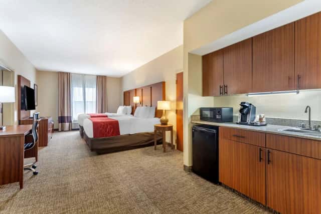 Comfort Suites Southaven I-55 — guest room